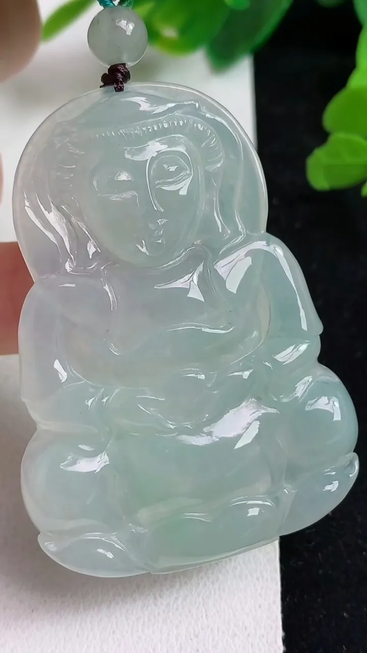 天然A货翡翠白冰观音菩萨吊坠，尺寸54.8-40-5.5，重量:22.62g
5月23日