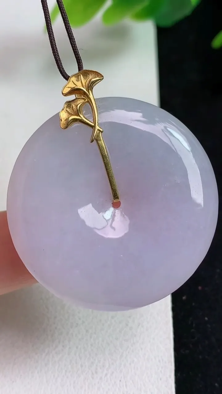 天然A货翡翠k金紫罗兰平安扣吊坠，尺寸35.6-5.6，重量:15.45g
5月23日