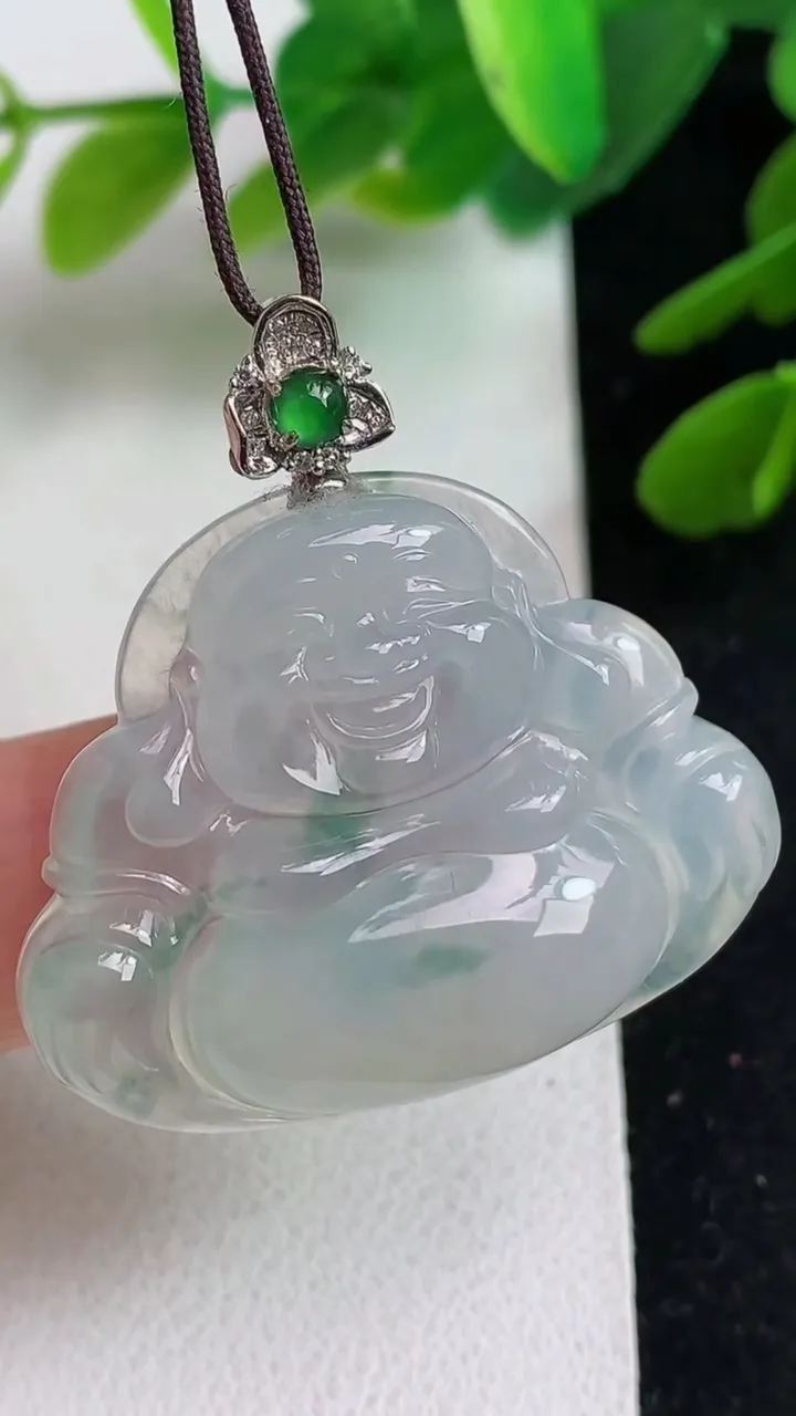 天然A货翡翠飘花佛公吊坠，尺寸26.7-34-6.5，重量:9.46g
5月23日
