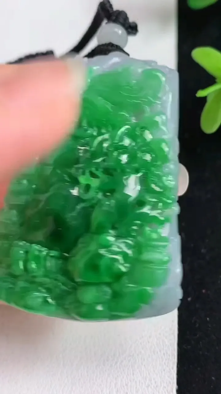 天然A货翡翠山水凤凰吊坠，尺寸53-35-13.2，重量:61.40g
5月23日