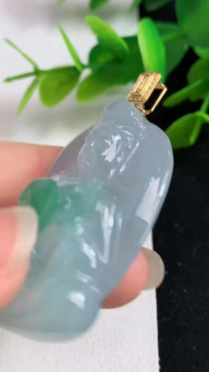 天然A货翡翠观音菩萨吊坠，尺寸45-27.8-10.7，重量:28.15g
5月23日