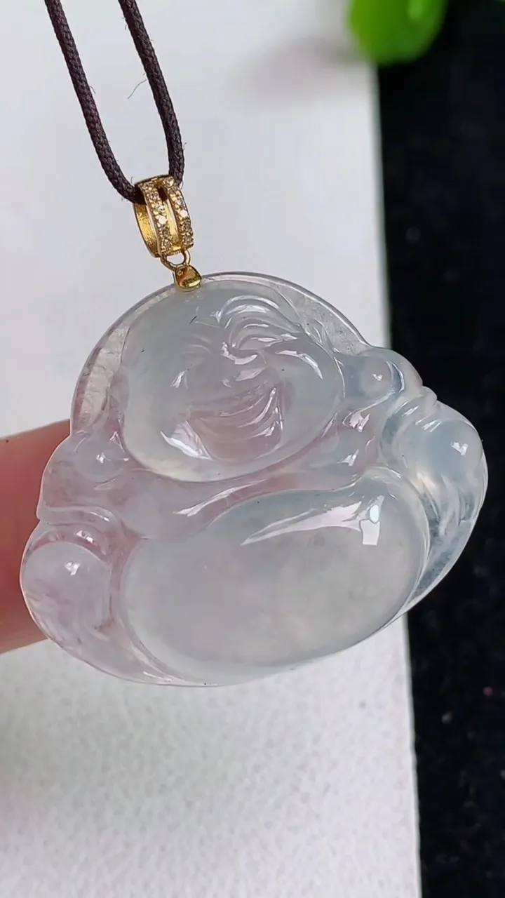 天然A货翡翠白冰佛公吊坠，尺寸24.5-29.2-5.5，重量:6.10g
5月23日