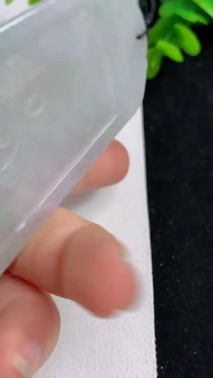 天然A货翡翠普贤菩萨吊坠，尺寸79.4-46-4.8，重量:40.42g
5月23日