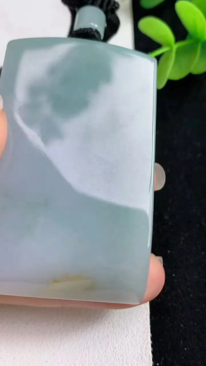 天然A货翡翠佛头吊坠，尺寸58.7-36.2-11.8，重量:75.81g
5月23日