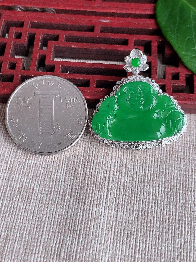 天然A货翡翠18K金伴阳绿佛公吊坠尺寸30.5×29.2×6裸石17.4×24m量7.13g 0522