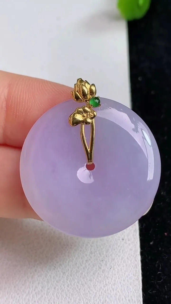 天然A货翡翠k金紫罗兰平安扣吊坠，尺寸27-4.3，重量:7.24g
5月23日