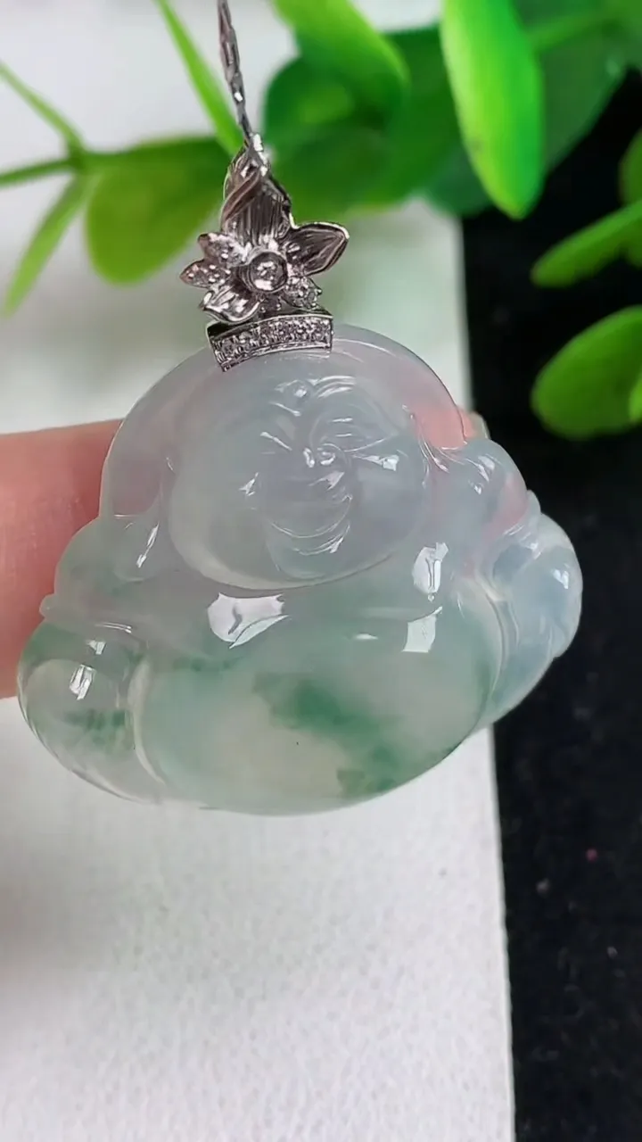天然A货翡翠飘花佛公吊坠，尺寸26.6-30.4-6.2，重量:8.73g
5月23日