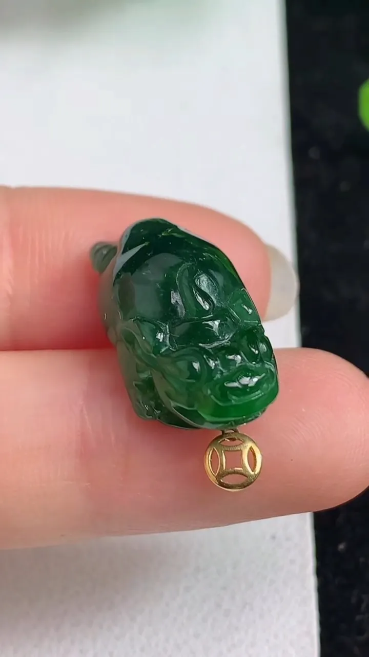 天然A货翡翠金蟾吊坠，尺寸20.4-12-9.2，重量:4.11g
5月23日