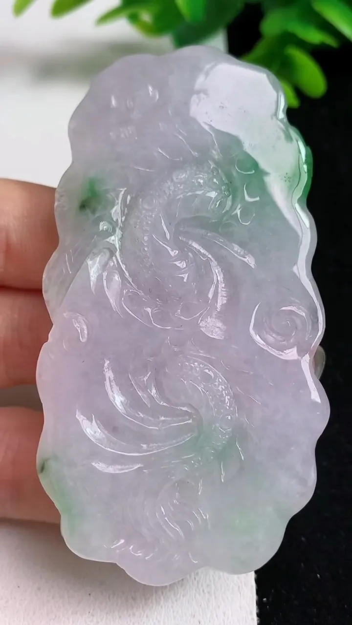 天然A货翡翠龙牌吊坠，尺寸75.2-39-10.3，重量:54.96g
5月23日