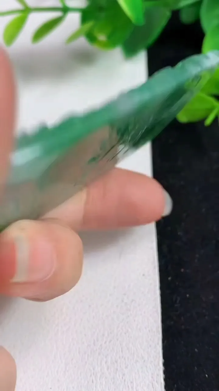天然A货翡翠山水牌吊坠，尺寸64-43-5，重量:29.95g
5月23日