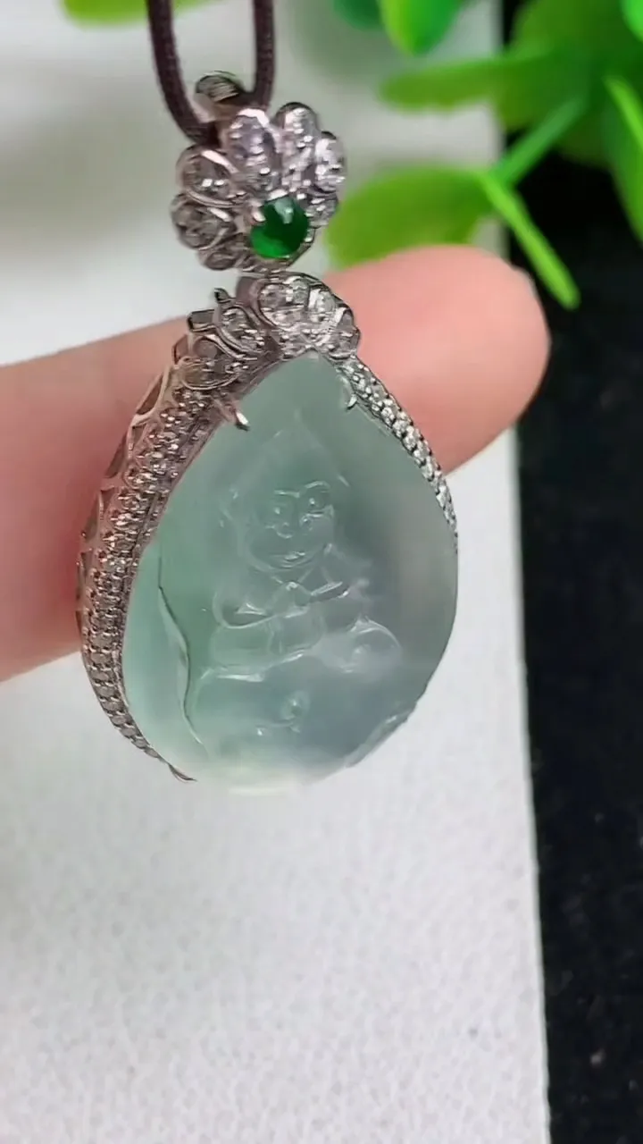 天然A货翡翠白冰生肖猴吊坠，尺寸36-18.3-8.3，裸石24-16，重量:5.65g
5月23日