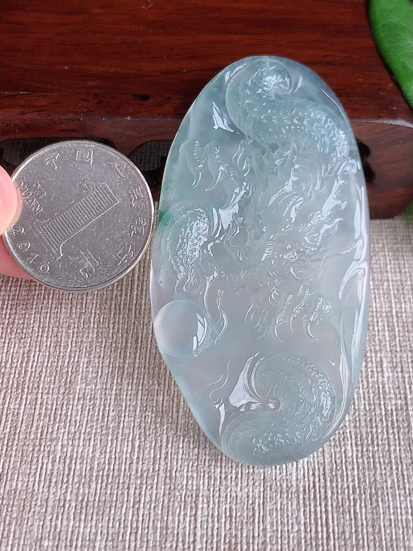 天然A货翡翠飘花龙牌吊坠尺寸67×35×5.3m量27.78g 0522