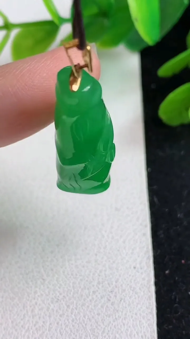 天然A货翡翠节节高升 竹节吊坠，尺寸34-11-8.3，重量:6.07g
5月23日