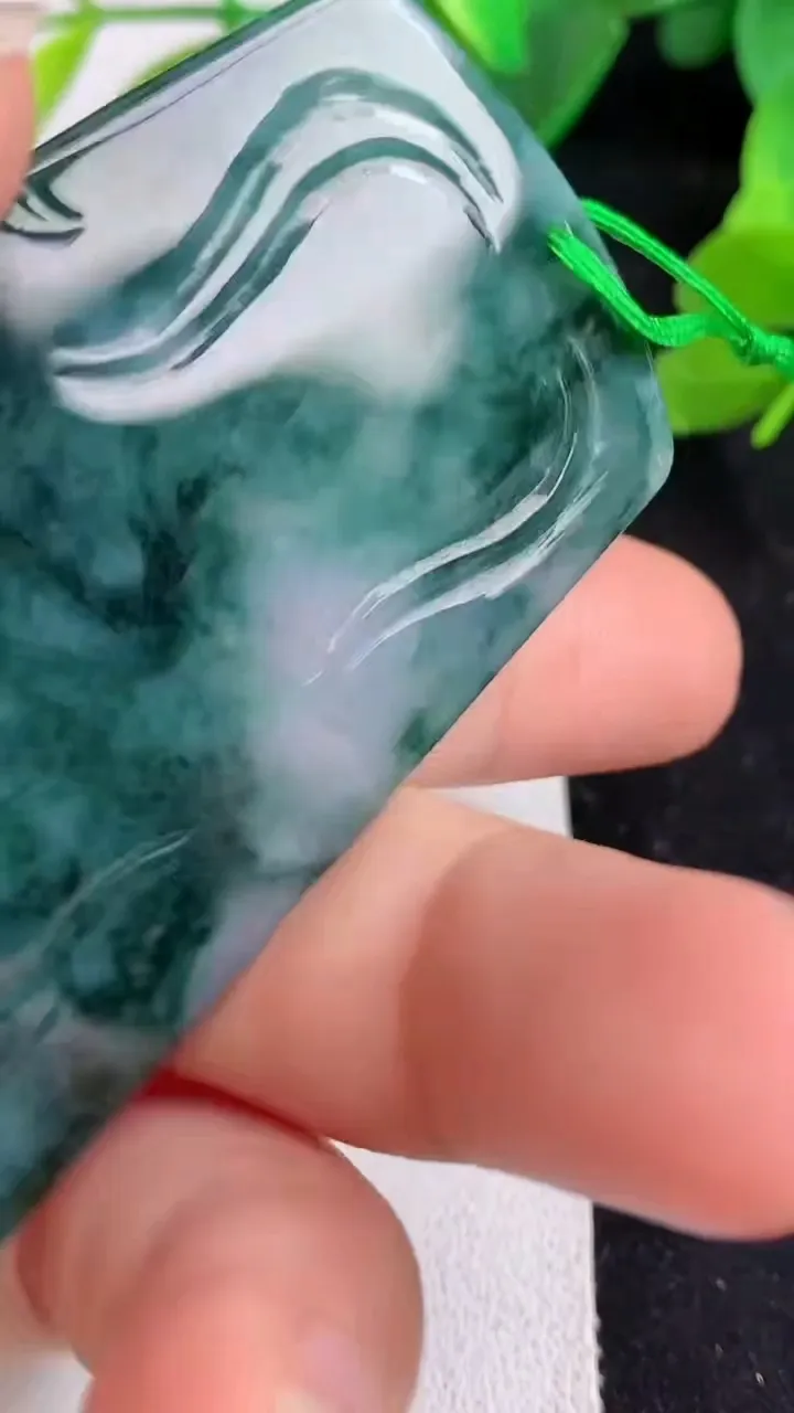 天然A货翡翠飘花祥龙财神爷吊坠，尺寸60.4-40.4-4.8，重量:25.85g
5月23日