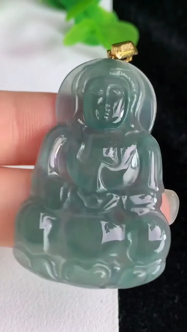 天然A货翡翠k金蓝水观音菩萨吊坠，尺寸45.5-28.4-3.4，重:8.03g
5月23日