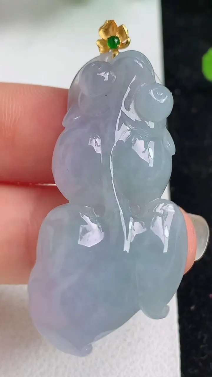 天然A货翡翠k金春带彩 紫罗兰年年有余吊坠，尺寸43-20.8-7.2，重量:11.32g
5月23