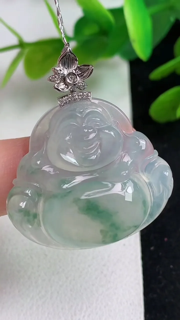 天然A货翡翠飘花佛公吊坠，尺寸26.6-30.4-6.2，重量:8.73g
5月23日