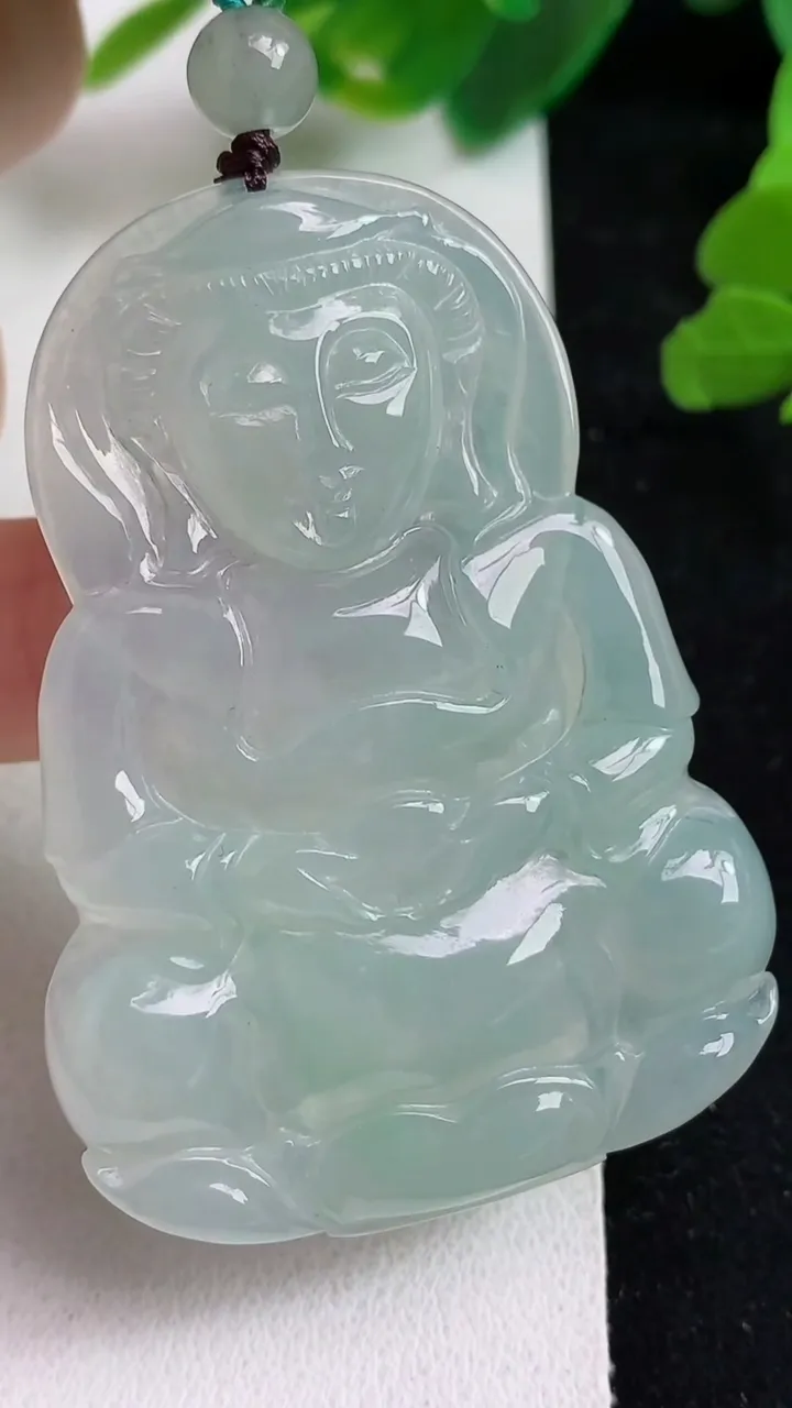 天然A货翡翠白冰观音菩萨吊坠，尺寸54.8-40-5.5，重量:22.62g
5月23日