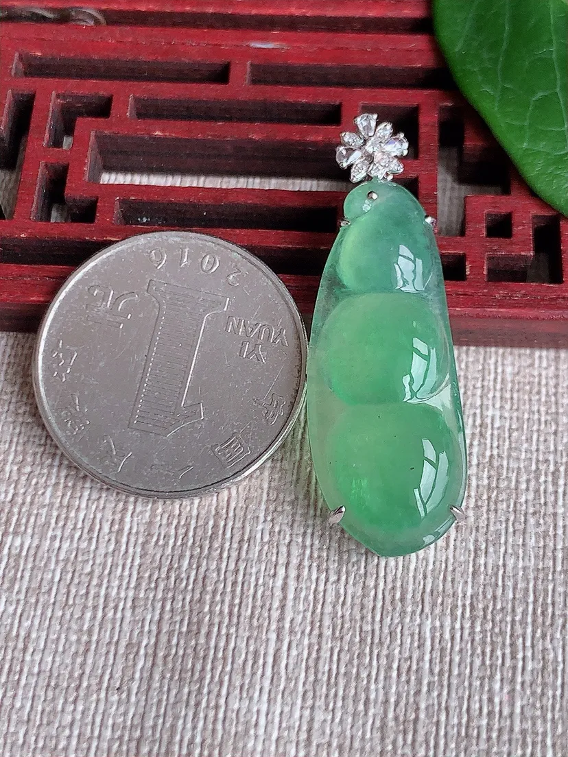 a货翡翠老坑冰种18K金伴钻镶嵌晴绿四季豆福豆平安豆吊坠  尺寸40.3×33.4×13.3×6.7