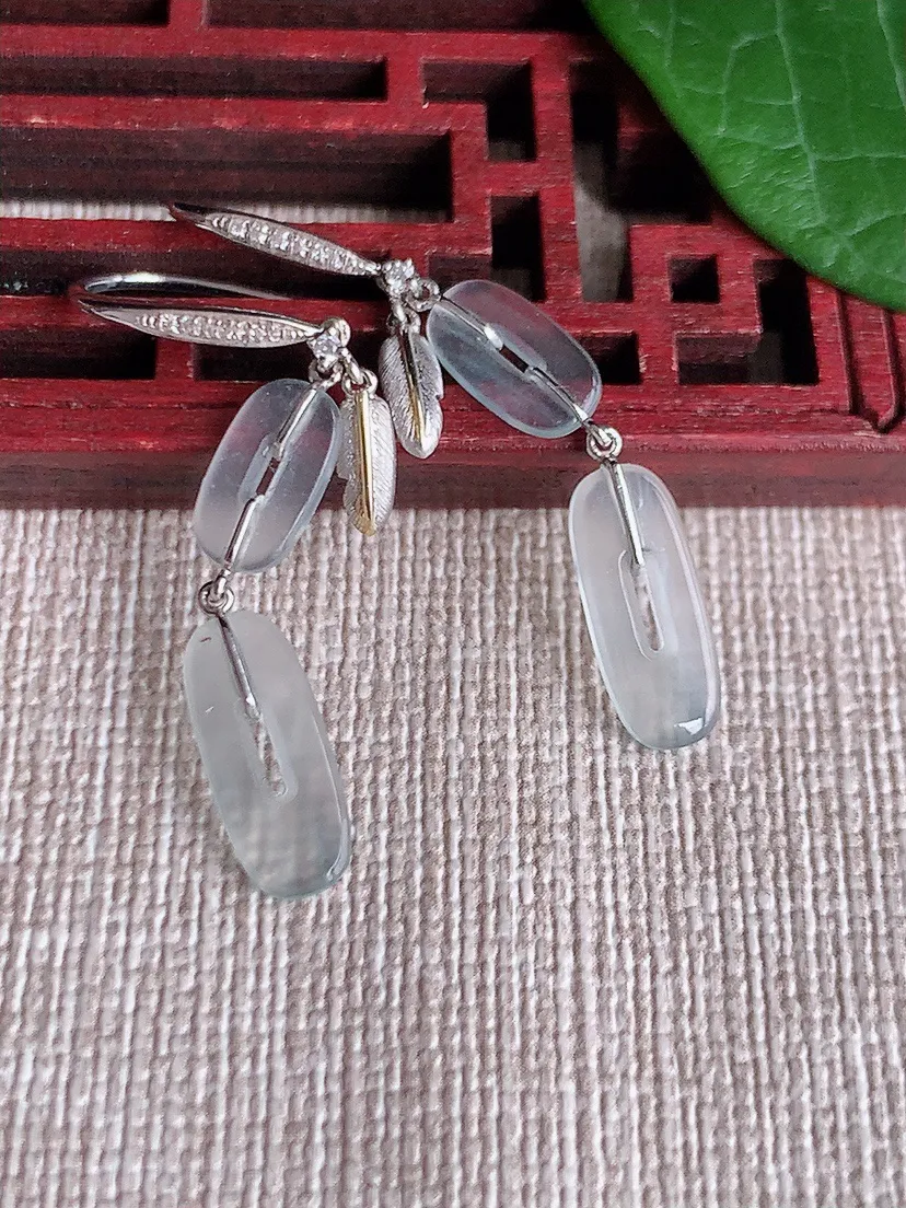 天然A货翡翠18K金镶嵌白月光平安环耳坠 尺寸13.4×5.4×1mm 重量2.50g 0522