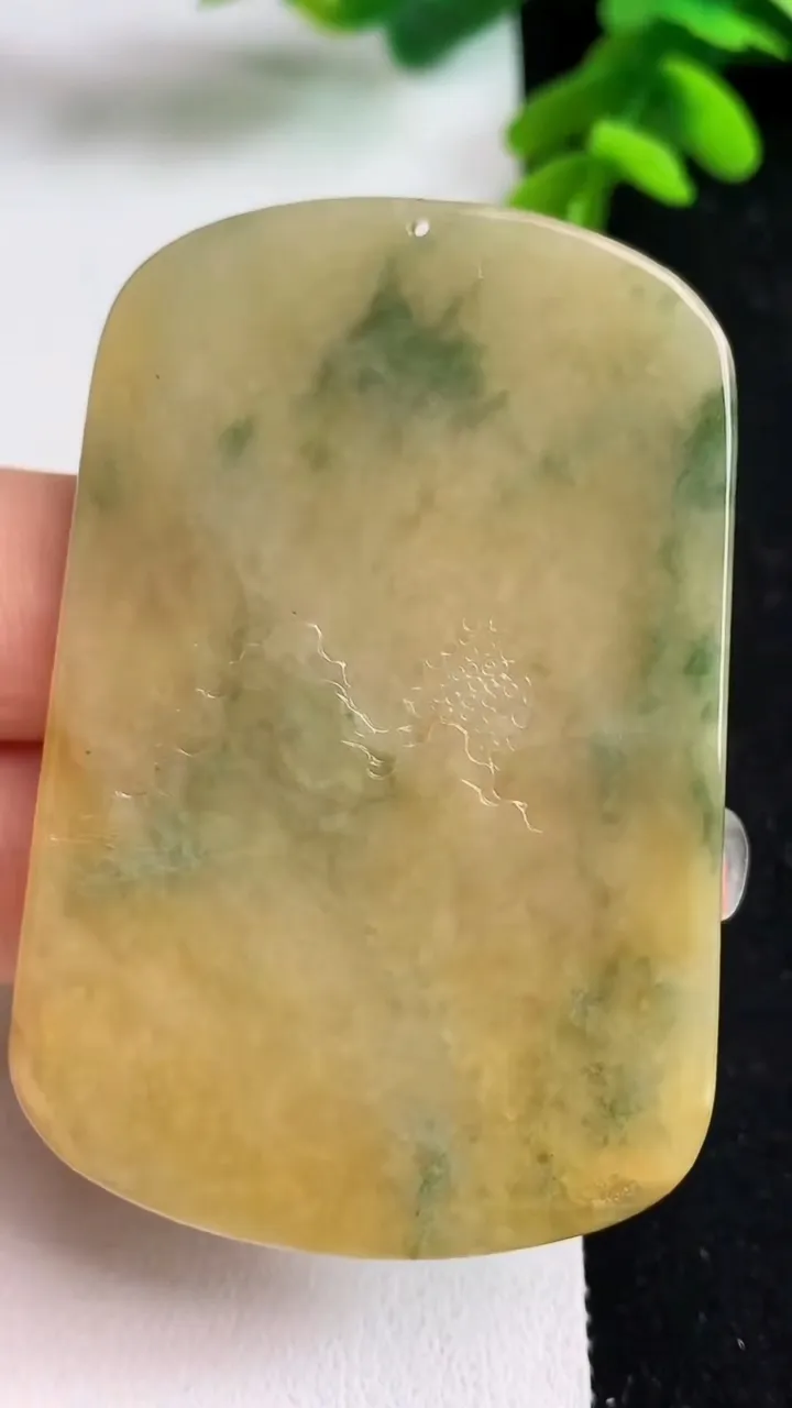 天然A货翡翠双彩山水牌吊坠，尺寸58.8-39.3-5，重量:30.45g
5月23日