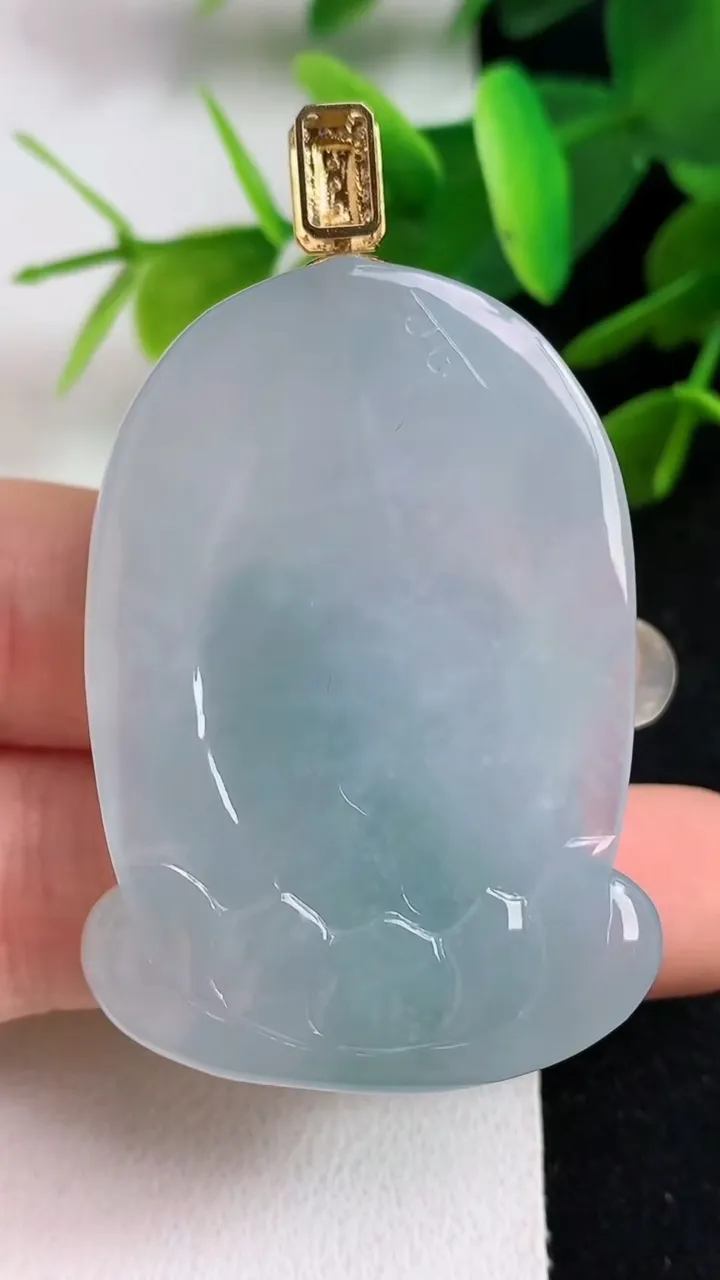 天然A货翡翠观音菩萨吊坠，尺寸45-27.8-10.7，重量:28.15g
5月23日