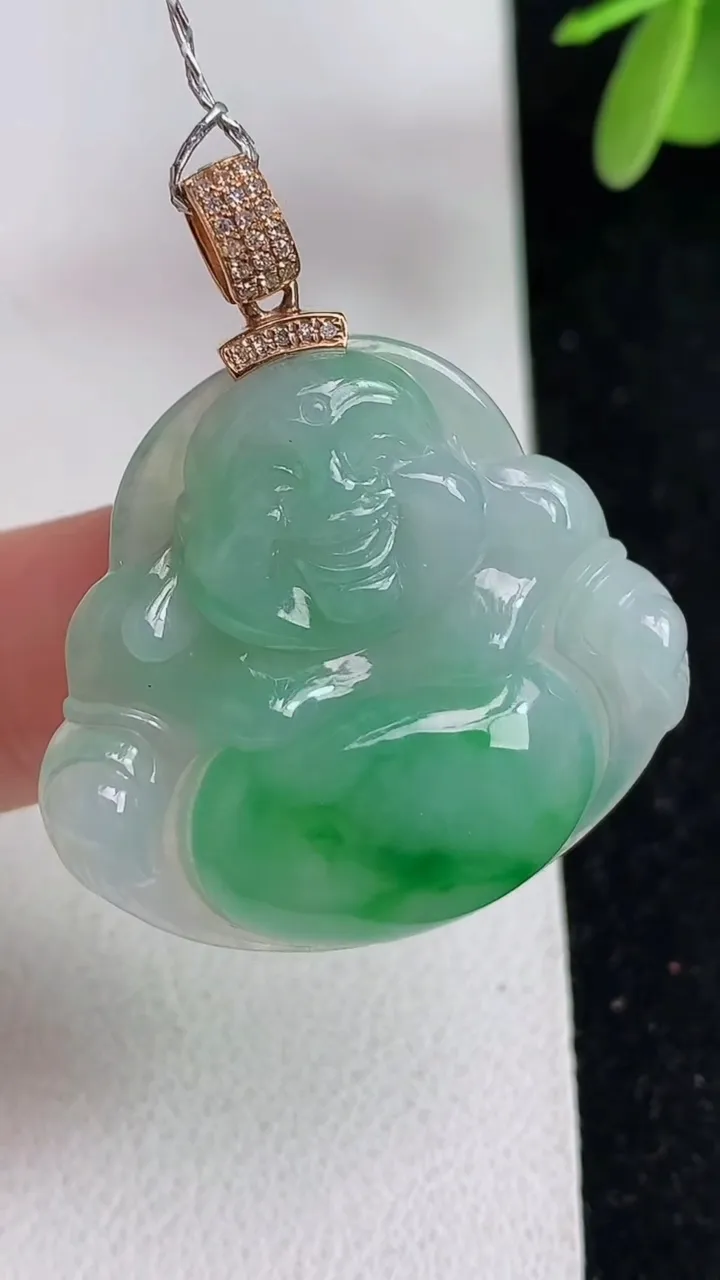天然A货翡翠佛公吊坠，尺寸28.4-30.7-5.8，重量:8.20g
5月23日