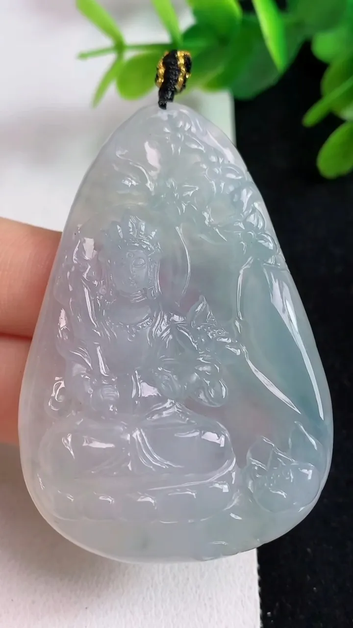 天然A货翡翠白冰虚空藏观音菩萨吊坠，尺寸59.5-39.5-6.5，重量:29.62g
5月23日