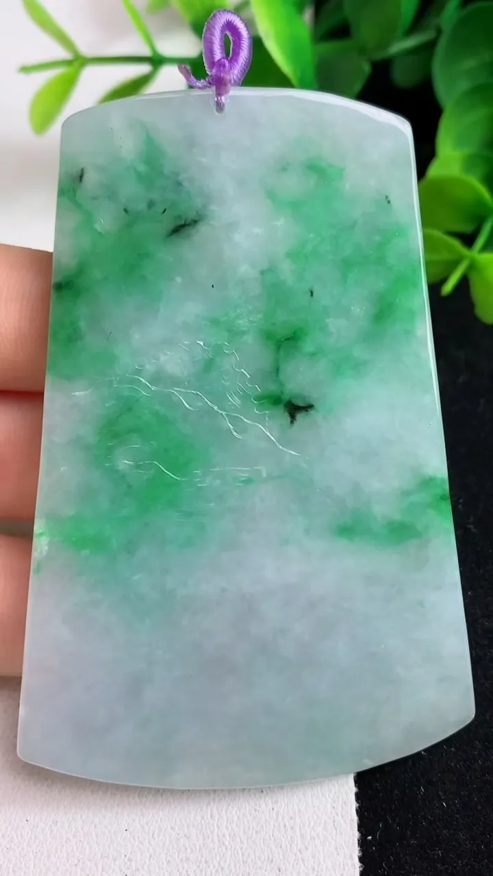 天然A货翡翠山水牌吊坠，尺寸73.6-49-4.8，重量:40.06g
5月23日