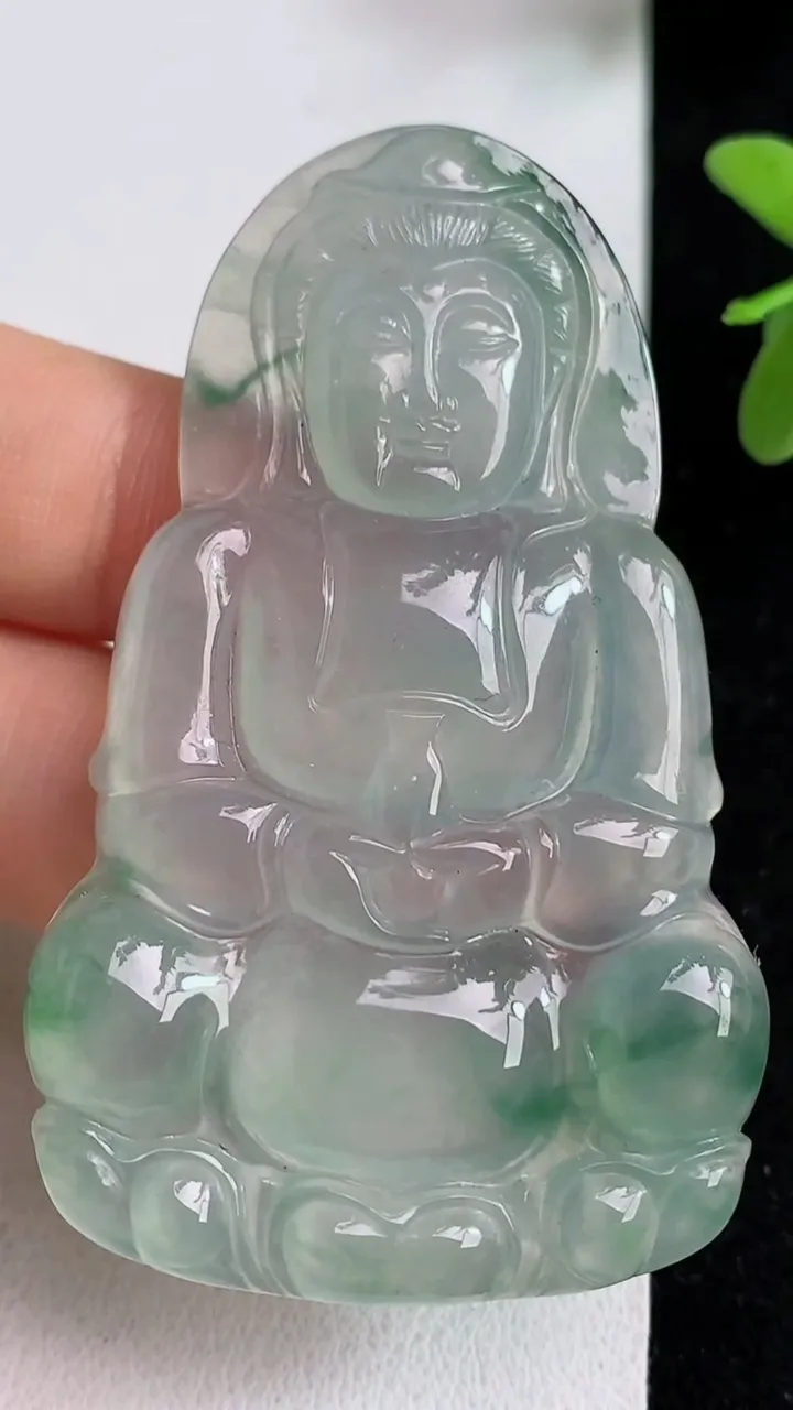 天然A货翡翠观音菩萨吊坠，尺寸60.2-37.3-5.4，重量:21.54g
5月23日