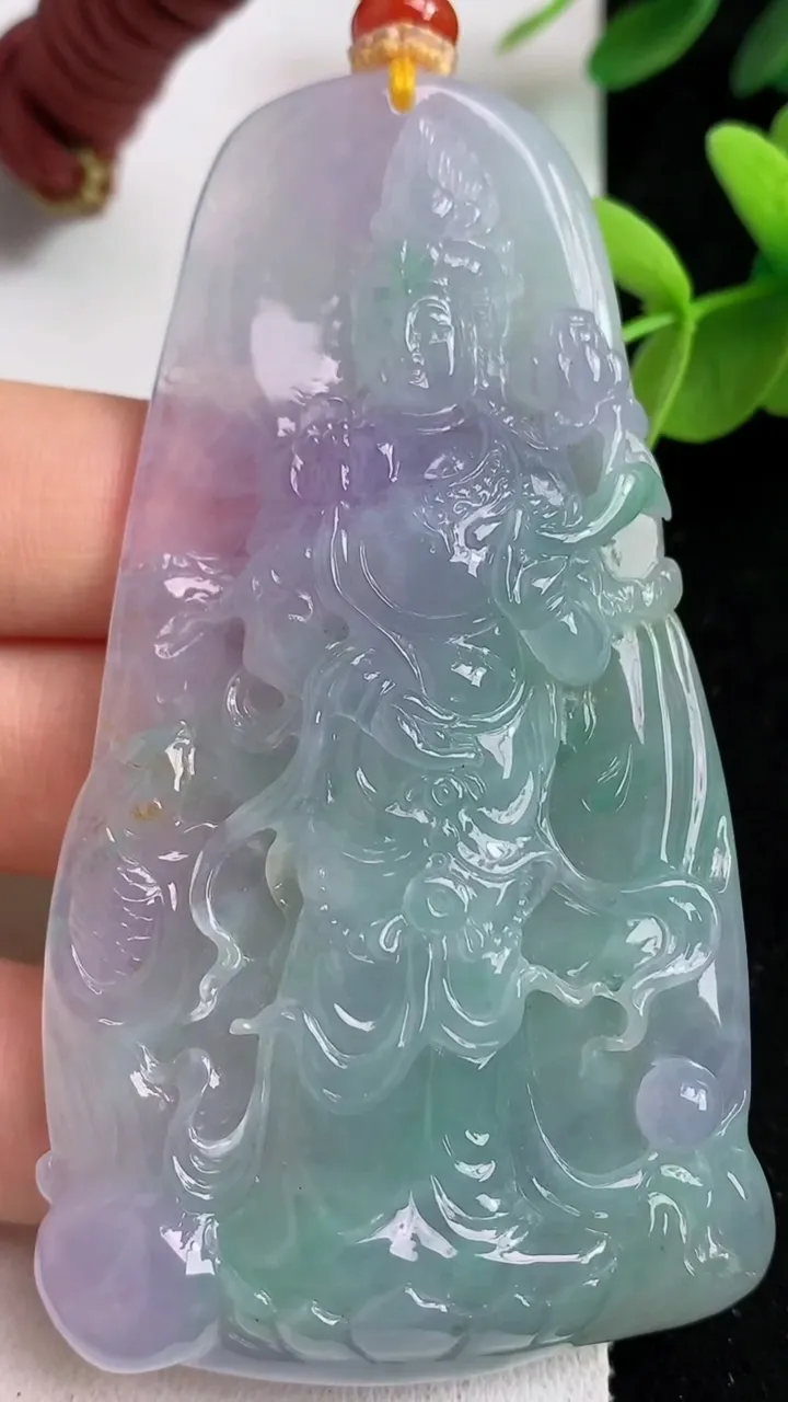 天然A货翡翠春带彩 紫罗兰大势至观音菩萨吊坠，尺寸78-41.8-10.5，重量:60.55g
5月