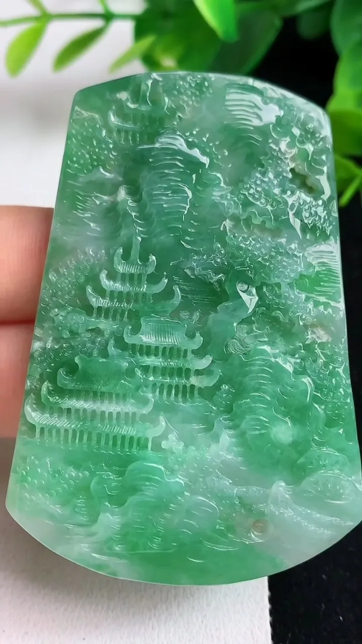 天然A货翡翠山水牌吊坠，尺寸64-43-5，重量:29.95g
5月23日
