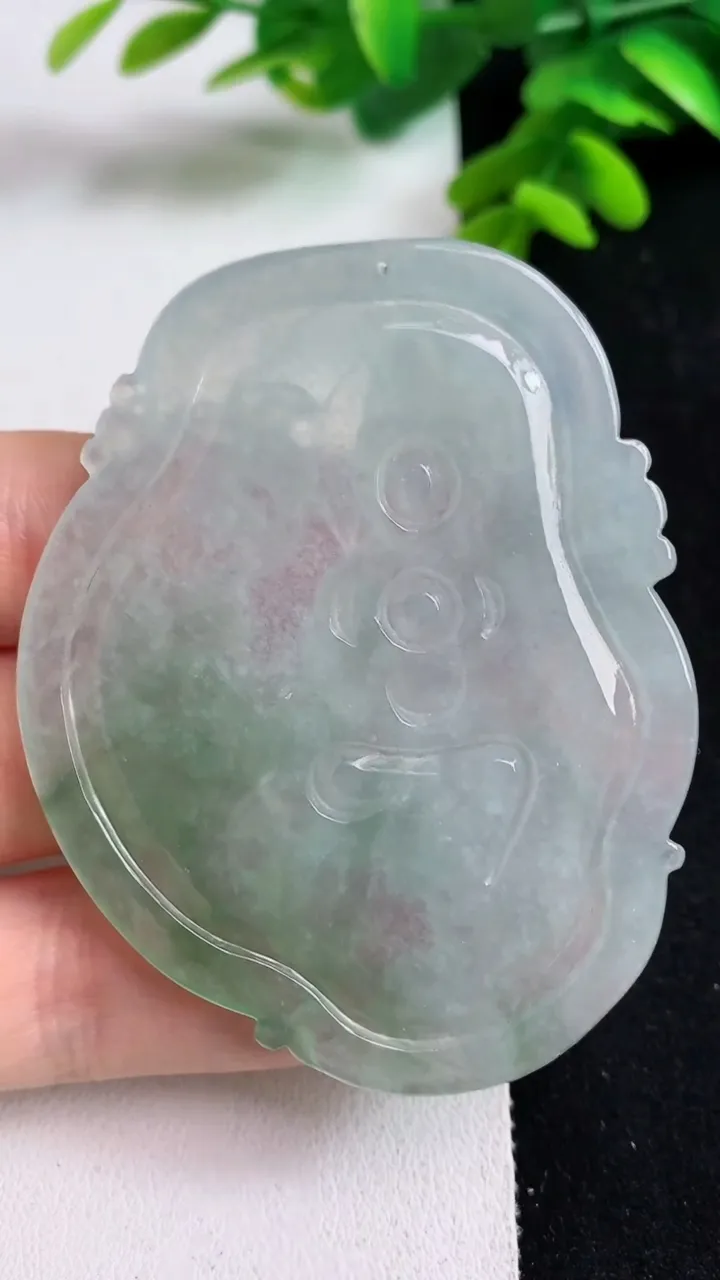 天然A货翡翠一念之间吊坠，尺寸61.4-48.3-4.8，重量:24.00g
5月23日
