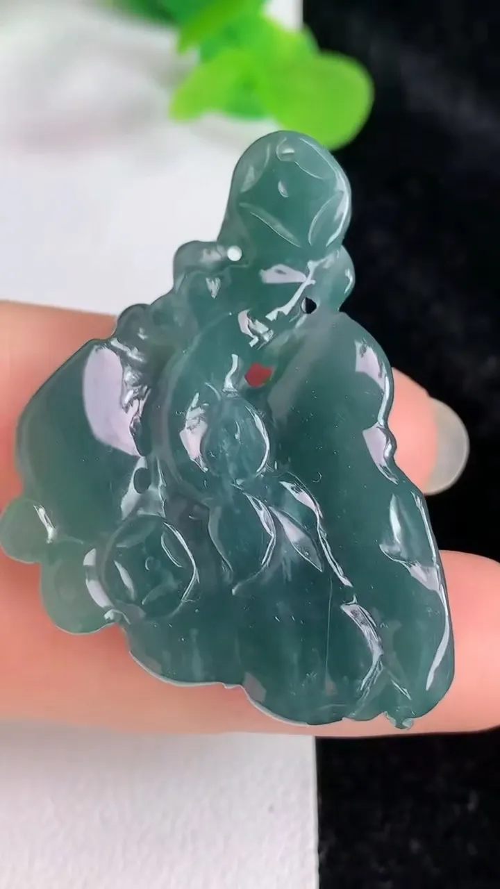 天然A货翡翠蓝水如意吊坠，尺寸40.5-33.8-6.9，重:12.58g
5月23日