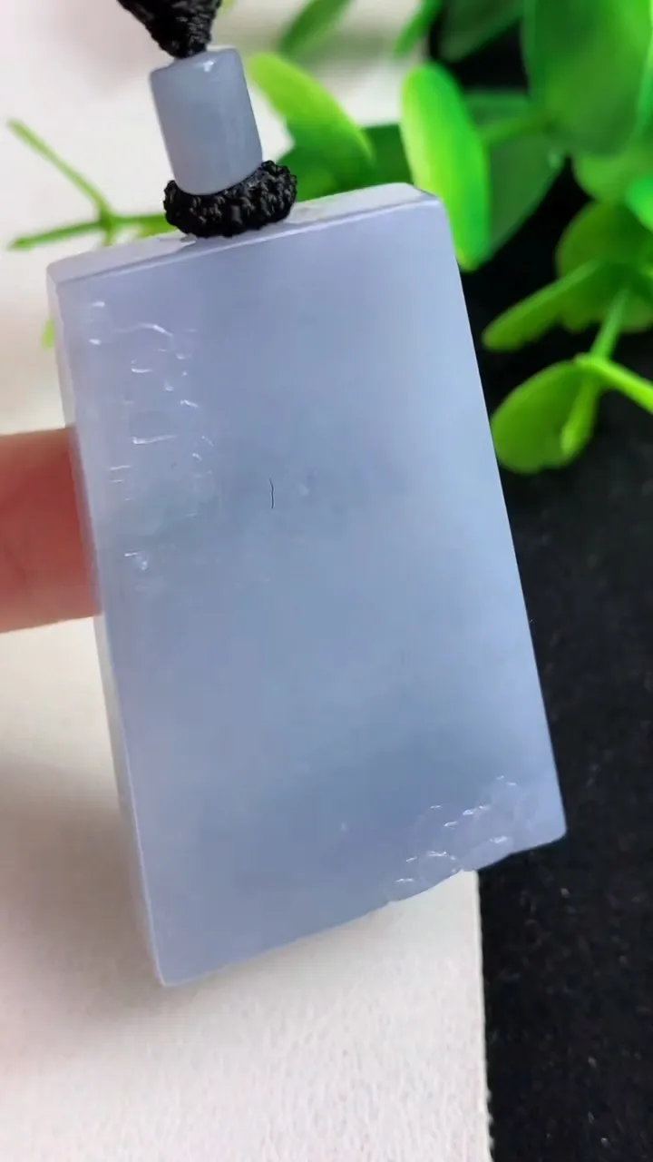 天然A货翡翠紫罗兰花开富贵吊坠，尺寸47.7-30.3-6.8，重量:32.91g
5月23日