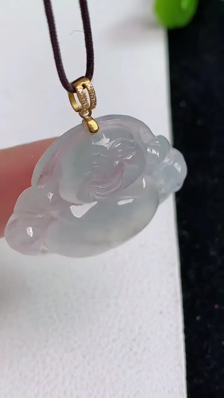 天然A货翡翠白冰佛公吊坠，尺寸24.5-29.2-5.5，重量:6.10g
5月23日