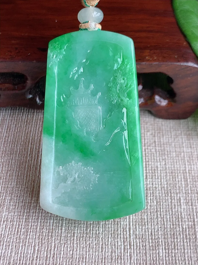 天然A货翡翠飘绿意境山水牌吊坠 尺寸50.8×27.6×12m量41.60g 0522