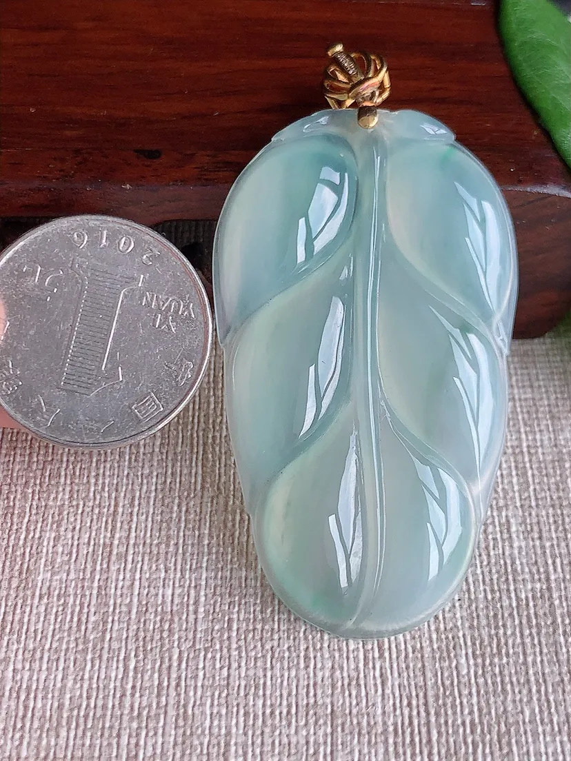 a货翡翠老坑冰种18K金镶嵌晴水大叶子金枝玉叶吊坠  尺寸55.6×32×5.7mm 重量19.12