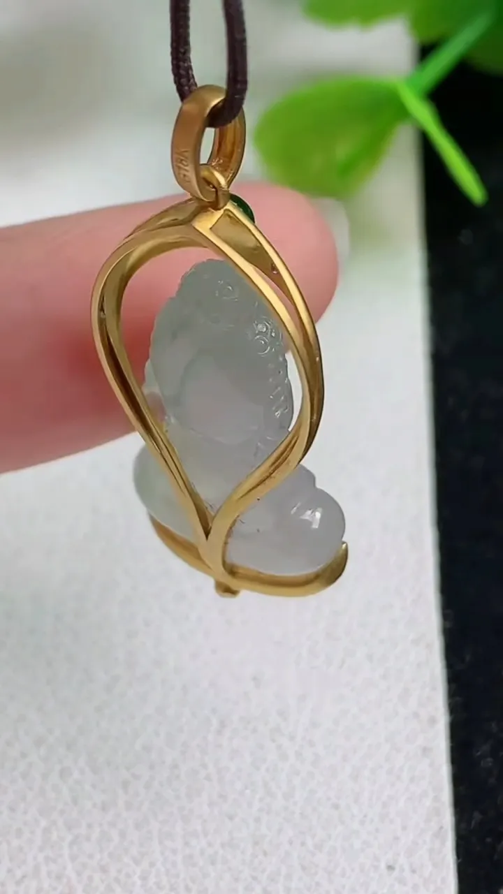 天然A货翡翠飘花宝宝佛吊坠，尺寸18.8-11.4-5.8，重量:3.36g
5月23日