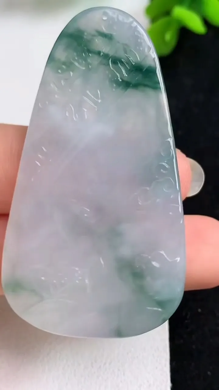 天然A货翡翠飘花阿弥陀佛吊坠，尺寸55.7-31.2-5，重量:19.73g
5月23日