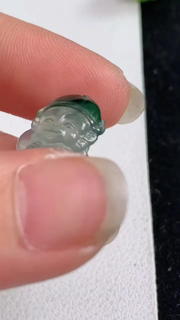 天然A货翡翠生肖猴吊坠，尺寸20-12.4-5，重量:2.00g
5月23日