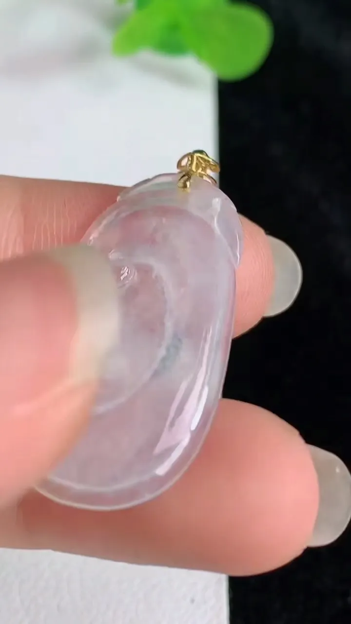 天然A货翡翠如意吊坠，尺寸22-17-2.5，重:2.57g
5月23日
