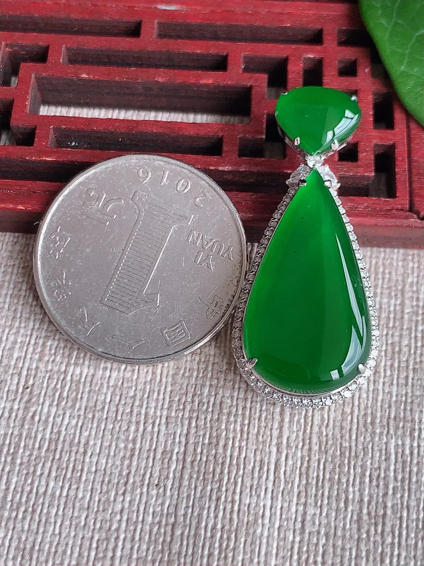 天然A货翡翠18K金伴满绿水滴吊坠尺寸36.5×16×8.5裸石24.7×13.6m量5.36g 0522