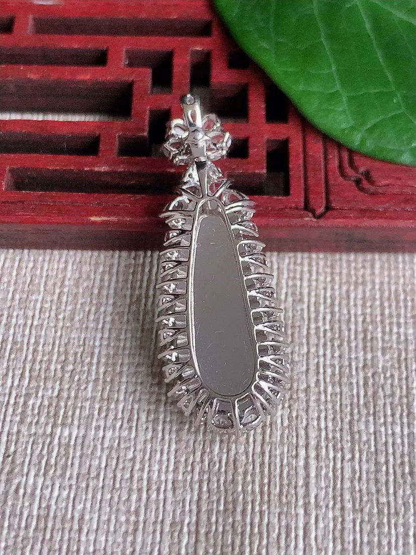 天然A货翡翠18K金伴阳绿四季豆福豆平安豆吊坠尺寸35.3×12.8×6.5裸石22.2×8.6m量
