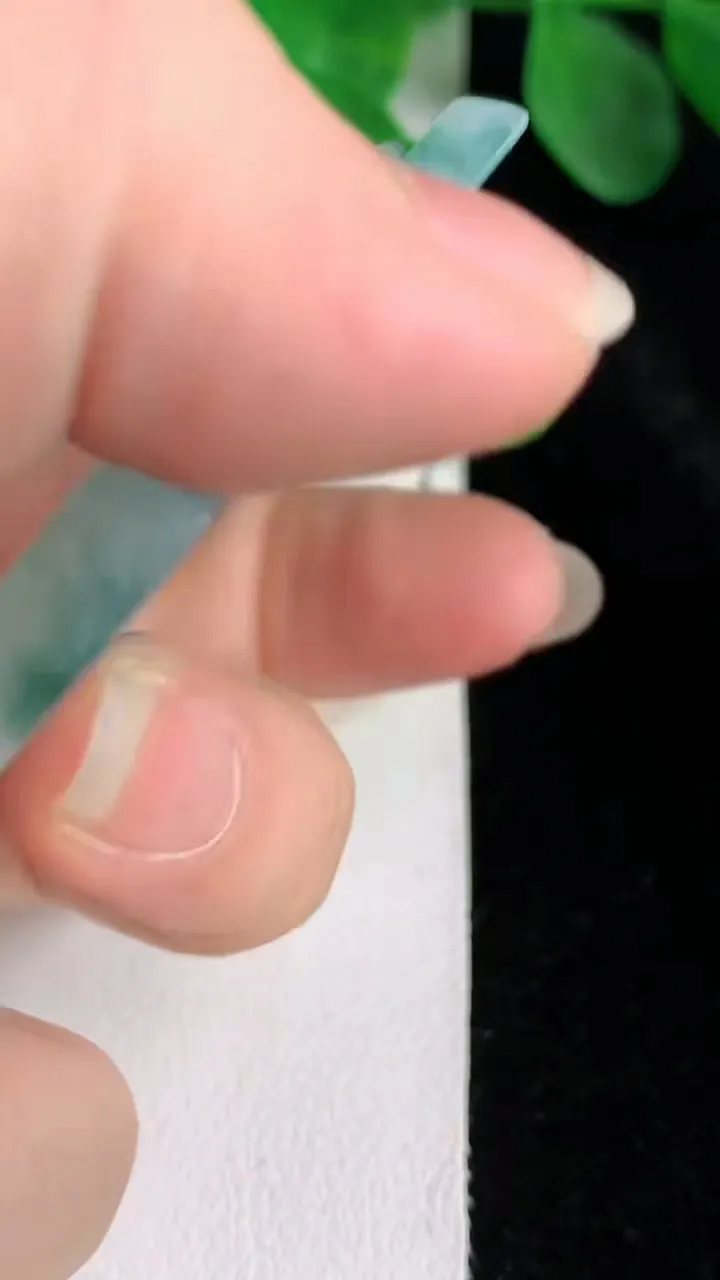 天然A货翡翠飘花生肖鼠吊坠，尺寸54-44.3-5.5，重量:30.20g
5月24日