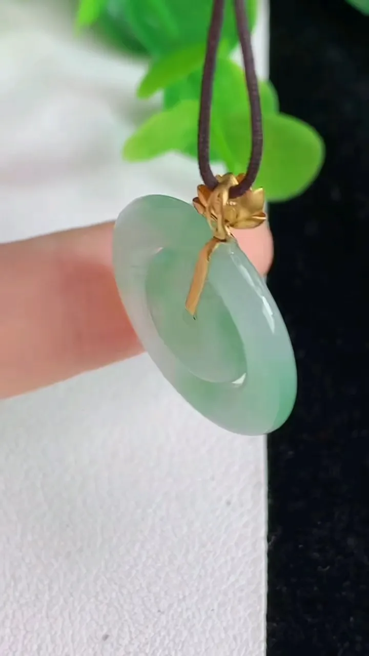天然A货翡翠母子平安扣吊坠，尺寸22-3，重量:3.34g
5月24日