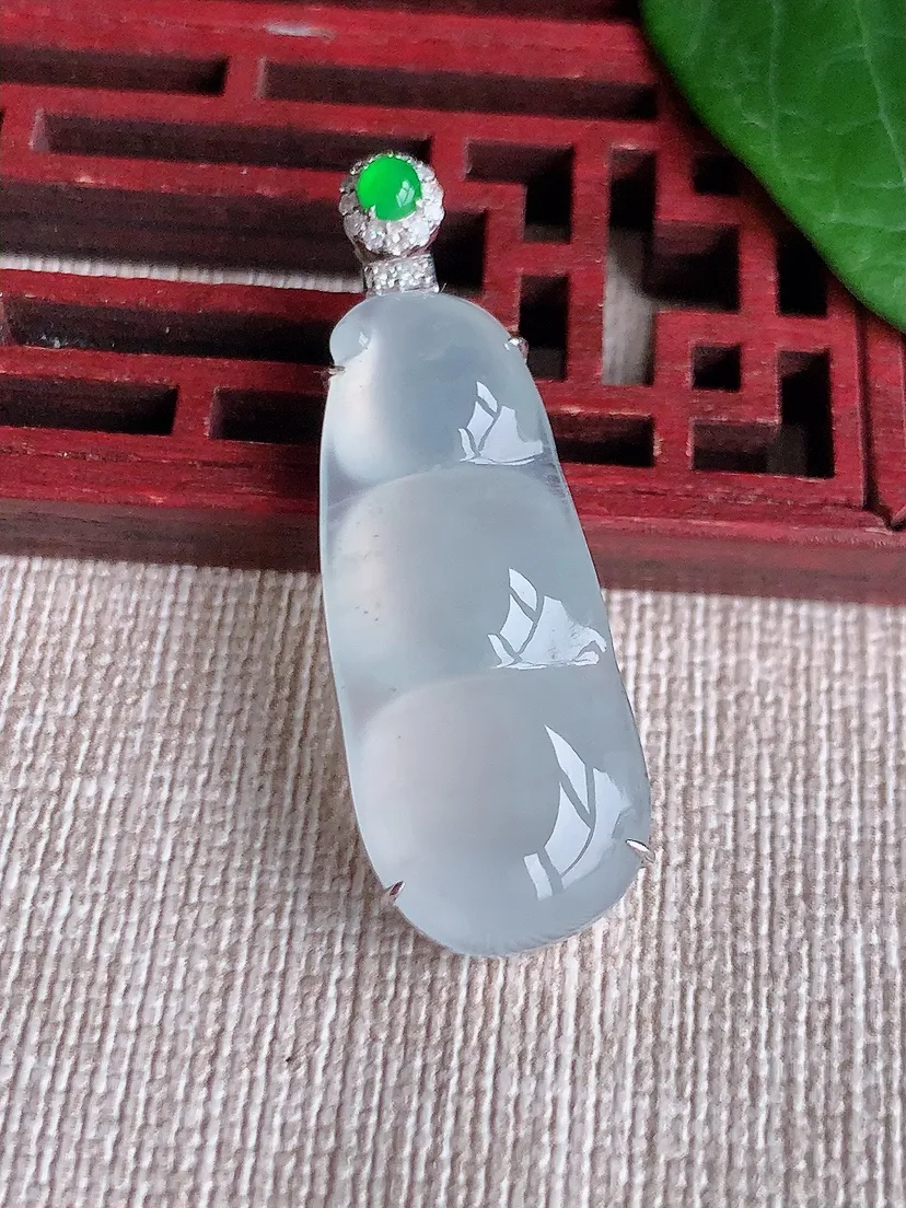 天然A货翡翠18K金伴白月光四季豆福豆平安豆吊坠尺寸39×31.4×13×6.8m量5.63g 0523