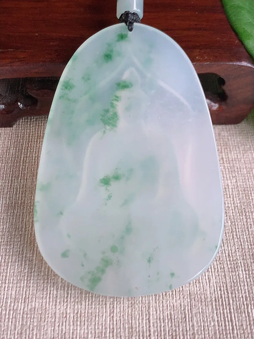 天然A货翡翠飘花观音吊坠尺寸72×46.4×5.3m量43.16g 0523