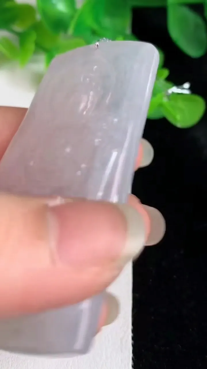 天然A货翡翠大势至观音菩萨吊坠，尺寸66-36.4-5.8，重量:34.40g
5月24日