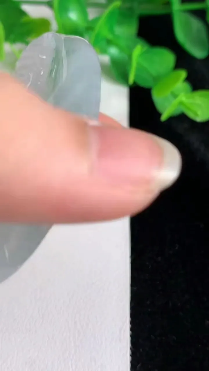 天然A货翡翠飘花观音菩萨吊坠，尺寸56.2-7，重量:42.80g
5月24日